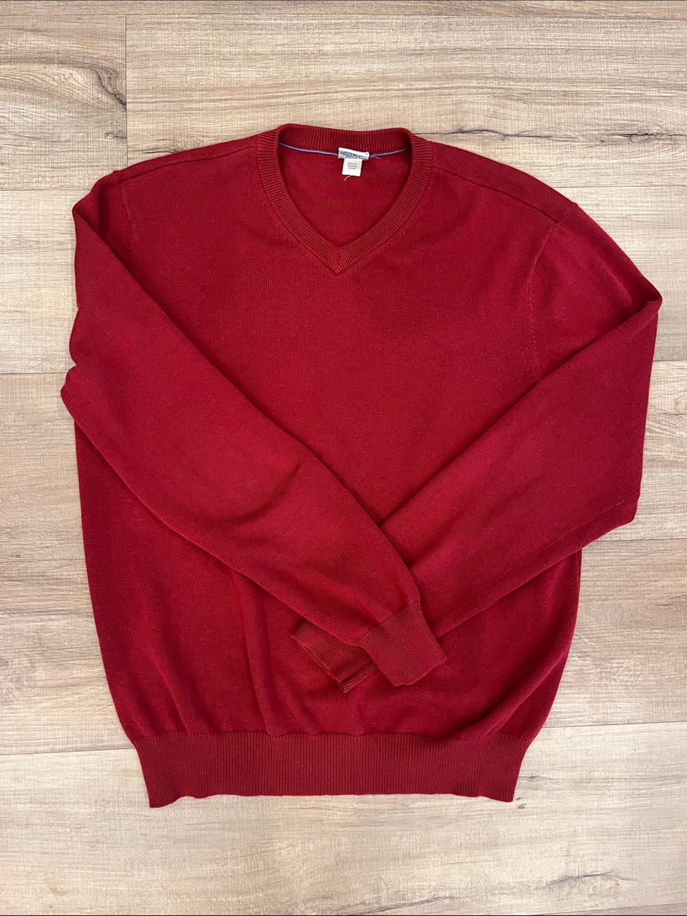 Old Navy Men's V-Neck Sweater in Red